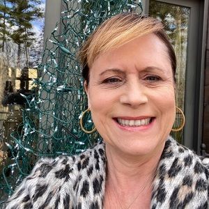 Meet your Posher, Gina